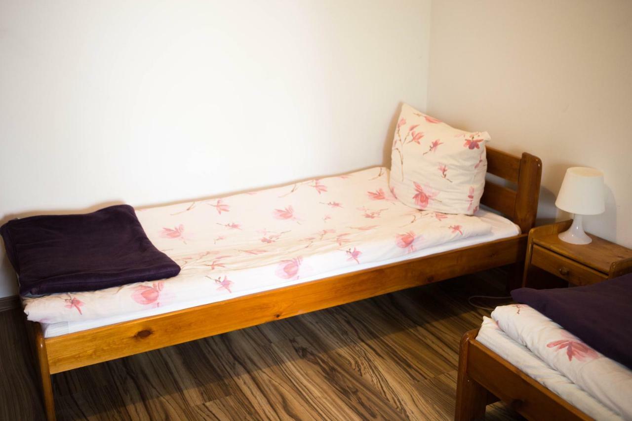 Hotelik Okecie 39 - Nocleg I Parking Blisko Lotnisko Okecie 바르샤바 외부 사진