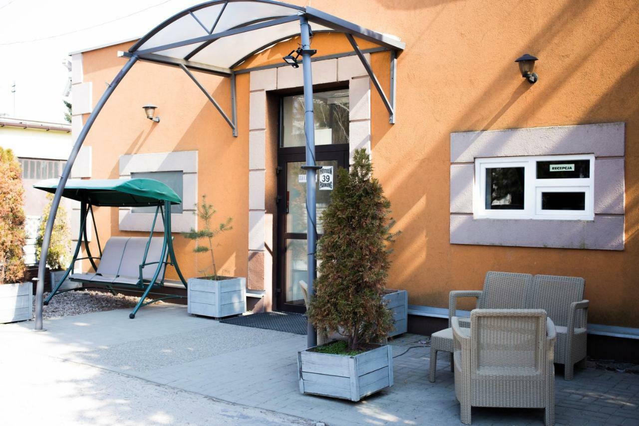 Hotelik Okecie 39 - Nocleg I Parking Blisko Lotnisko Okecie 바르샤바 외부 사진